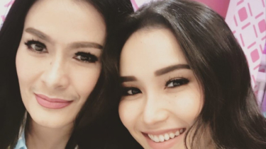 Ayu Ting Ting Pamer Foto Mesra Bareng Pacar, Iis Dahlia Beri Komentar
