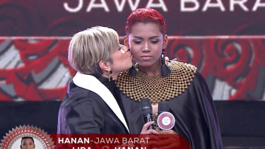 Tampil Total, Kontestan Liga Dangdut Ini Dikecup Ruth Sahanaya