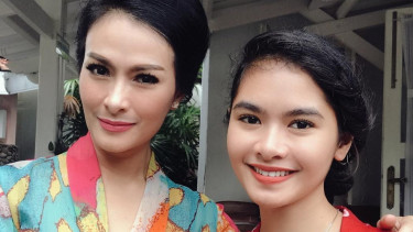 2 Anak Biduan Bak Pinang Dibelah Dua dengan Sang Ibu