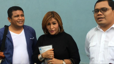 Mak Cik Menuntut Royalti, Lagunya Muncul di Album Elvy Sukaesih