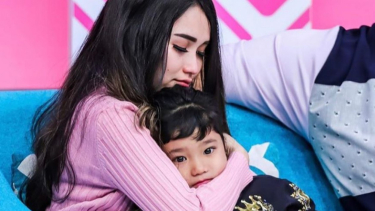 Bilqis Anak Ayu Ting Ting Cemberut! Kenapa?