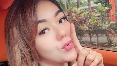 Mengenal Sosok Biduan Cantik Devi Aldiva