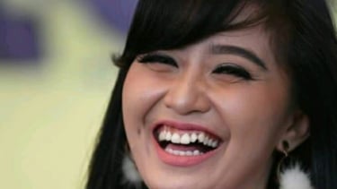 Lirik Lagu Yang Namanya Cinta - Yeyen Vivia