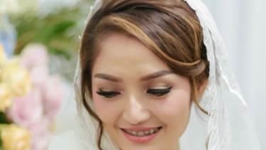 Heboh Instagram Siti Badriah, Pose di Tengah Kolam Renang