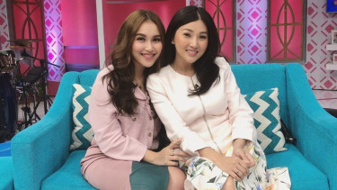 Pajang Foto dengan Sarwendah, Ayu Ting Ting disebut Nyonya Gunawan!
