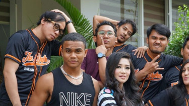 Rilis Single saat Friday 13th, Fitri Carlina Ditemani Rapper Amerika