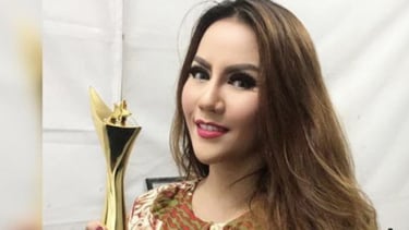 Perdana, Penampakan Pedangdut Seksi Nita Thalia Berdaster