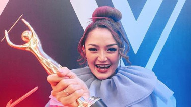 Siti Badriah Foto Suami Bertelanjang Dada Bikin Geger 2019