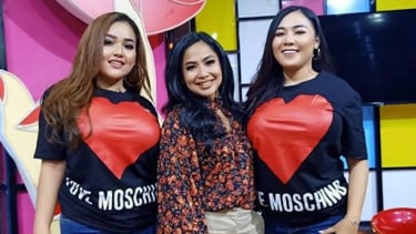 Foto Feni Rose Diapit Duo Semangka Jadi Buah Bibir