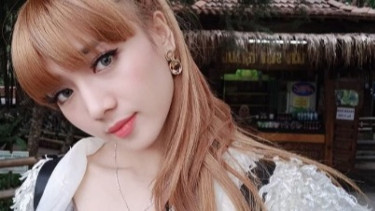 Meleleh! Biduan Cantik ini Mirip Lisa BLACKPINK