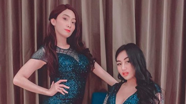 Kontroversi Pose Duo Serigala Disebut Umur 17 Tahun