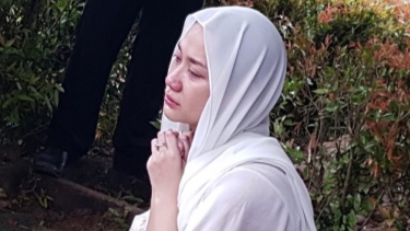 Melayat Ashraf, Titi Kamal Dapat Pesan dari BCL: Ti Jaga Keluarga Lo