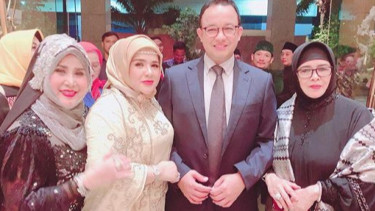 Potret Elvy Sukaesih Bareng Anies Baswedan Jadi Sorotan