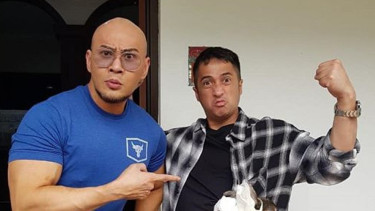 Nekat Banget, Irfan Hakim Siram Wajah Deddy Corbuzier