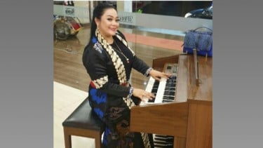 Yan Vellia Bahas Royalti, Enny Suwinawati Bikin Status Pedas & Menohok