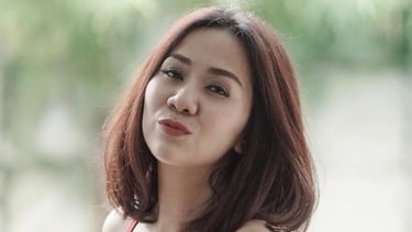 Tante Ernie Tampil Seksi, Netizen: Sini Main Sama Brondong!