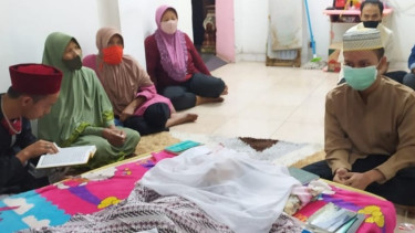 Suasana Duka di Rumah Omas Wati, Gubernur Anies Baswedan Kirim Bunga