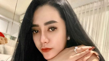 Prostitusi Online, Foto Seksi Vernita Syabilla di Atas Ranjang Hotel