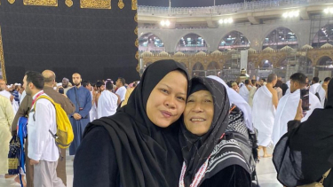 Postingan Juri KDI Ini Mendadak Bikin Geger Selfie Depan Kabah