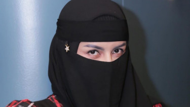 Hijrahnya Dianggap Sesat, Begini Reaksi Five Vi!