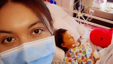 Kondisi Menurun, Anak Denada Dilarikan ke Rumah Sakit Singapura Lagi