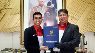 Vadi Akbar Berada Bersama Prajurit TNI AU, Ada Apa?