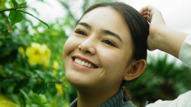 Amanda Manopo Umbar Paha & Pose 'Panas' Sama Arya Saloka, Manajer..