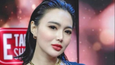 5 Potret Bahagia Eks Suami Wika Salim dengan Istri dan Anak