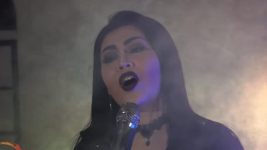 Wow! Ratna Listy Pamer Lagu Pakai 3 Bahasa