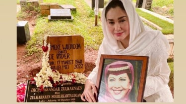 Mieke Dimakamkan 1 Liang Lahat sama Suami, Nia Zulkarnaen Ucap Ini!