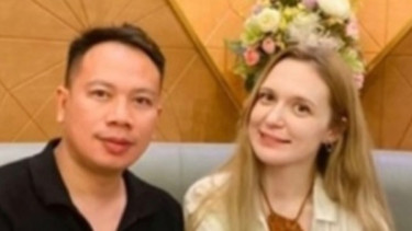 Heboh! Vicky Prasetyo Pamer Pacar Bule, Cincin di Jari Manis Disorot