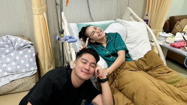 Kabar Buruk Datang Dari Ayu Ting Ting, Terbaring Lemas Dengan Tangan Di Infus