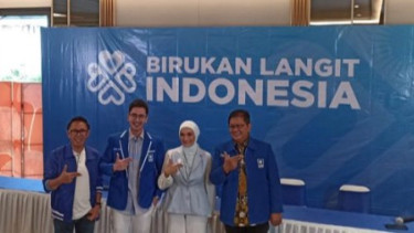 Sang Ibu Ribut sama Ferry Irawan, Verrell Bramasta Gabung Partai PAN!