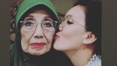 Jadi Ibu & Anak di Bajaj Bajuri, Rieke Diah Pitaloka Terpukul Nani Wijaya Meninggal Dunia!