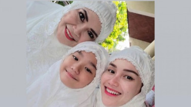 Girang Tak Lagi Kesiangan, Ayu Ting Ting Akhirnya Bisa Solat Idul Adha di Masjid!