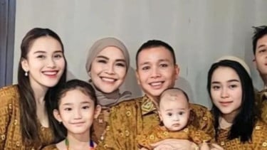 Ibunda Ayu Ting Ting Pamer Sang Cucu Juara 1 Kontes Foto Dinyinyiri Netizen: Pialanya Bayar!