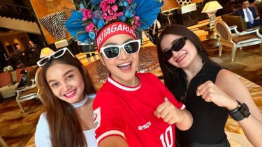 Potret Fitri Carlina Dukung Langsung Timnas Indonesia Lawan Iraq