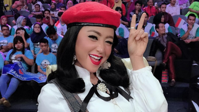 Dewi Perssik Penuhi Netizen Umbar Bagi Sembako Malah Dibilang Sombong