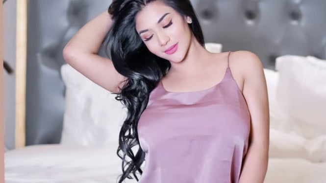 Aishvarya Rai butunlay yalangoch va shahvoniy