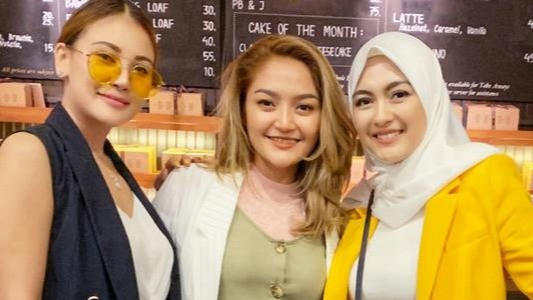 Yessy Bintang dan Siti Badriah