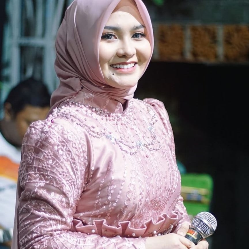 Nazia Marwiana