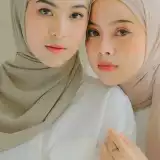 9 Warna Jilbab 2025 Terbaik untuk Dipadukan dengan Gamis Abu-Abu seperti Syifa Hadju