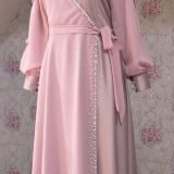7 Model Gamis Satin Simple tapi Elegan, Pilihan Terbaik untuk Seragam Bridesmaid Modern