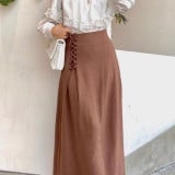 7 Inspirasi Terbaik Atasan Batik dengan Rok Plisket, Padu Padan Chic dan Serbaguna