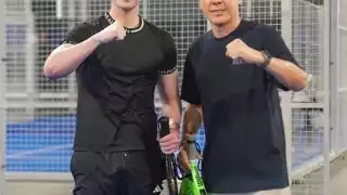 10 Gaya Outfit Artis Padel Terbaik yang Bisa Jadi Inspirasi Kamu