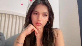 2 Tantangan Davina Karamoy Jadi CEO dalam Serial Main Hati, Termasuk Tahan Tawa di Lokasi Syuting 2025