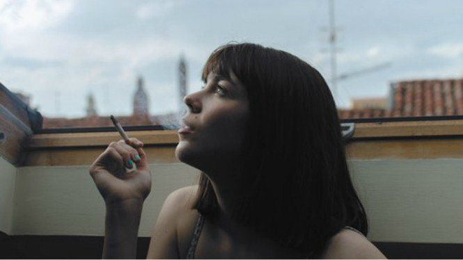 Ilustrasi wanita merokok 