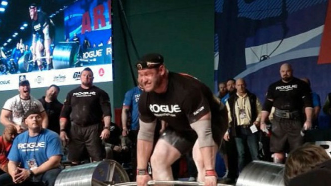 Angkat beban seberat 420 kilogram.