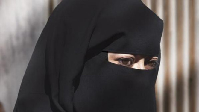 Ilustrasi wanita bercadar.