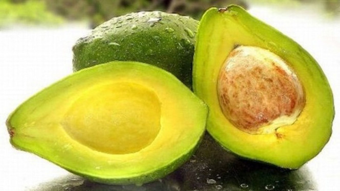 Buah alpukat.